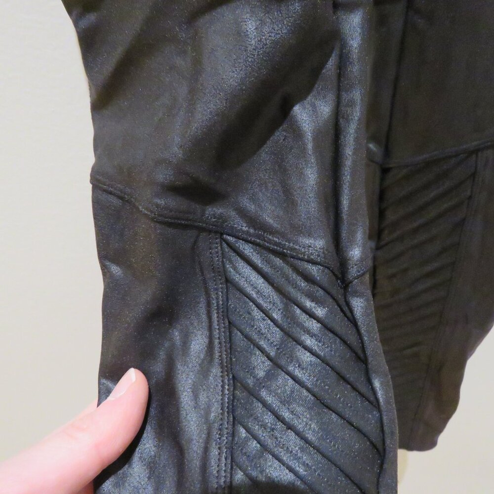 SPANX Faux Leather Moto Leggings in Black - Size Medium Mob Wives Glam Vamp - Picture 8 of 14